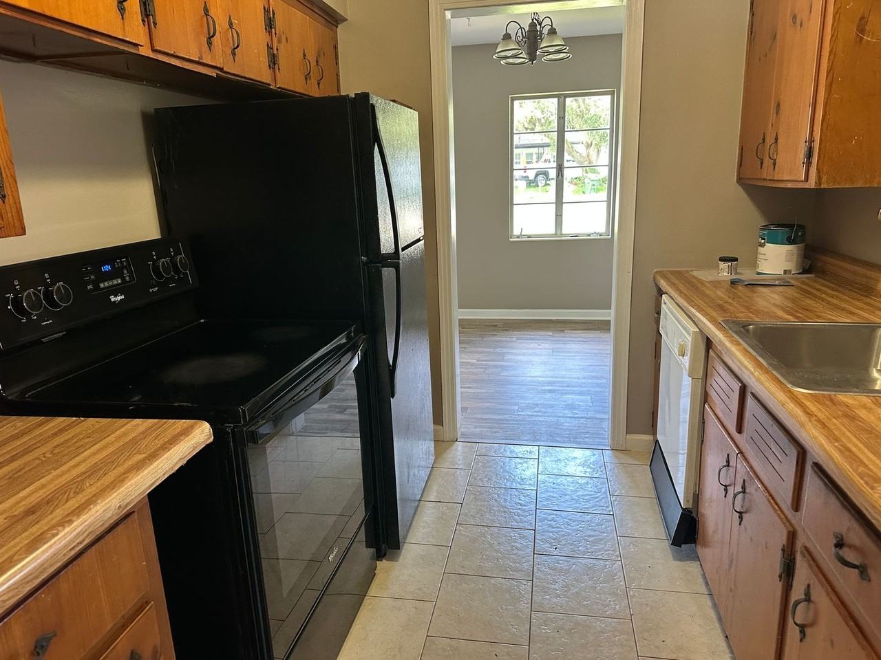 404 Louis St - Photo 4 of 10