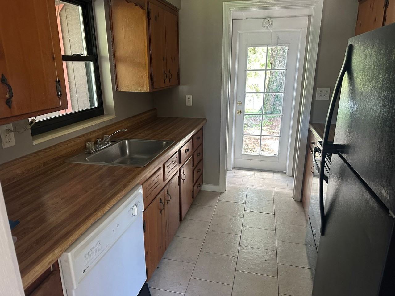 404 Louis St - Photo 5 of 10