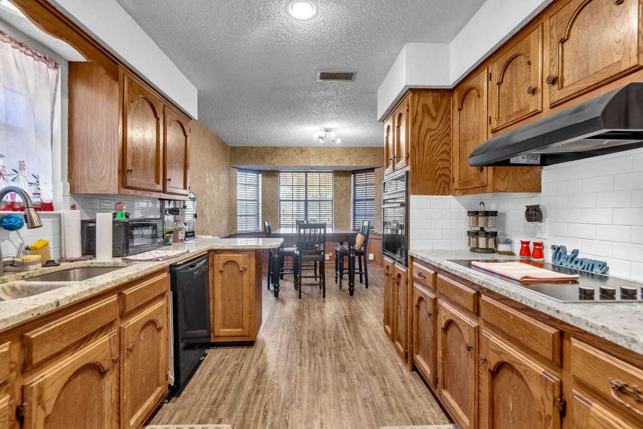 6935 Amber Dr - Photo 5 of 27