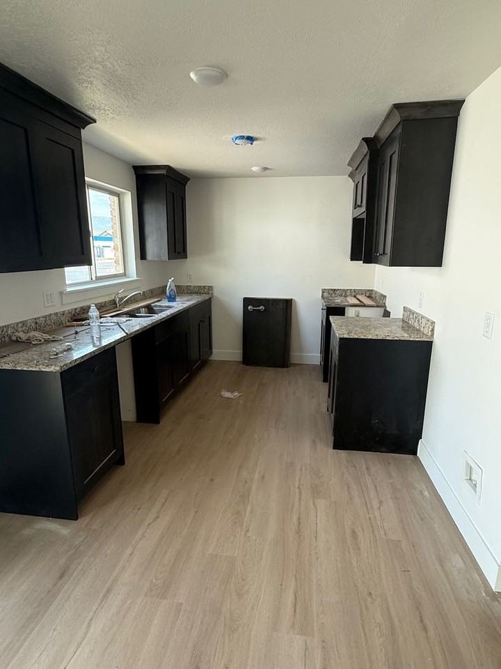 1622 W 1000 S - Photo 5 of 9