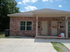 featured image of 407 E Academy Ave