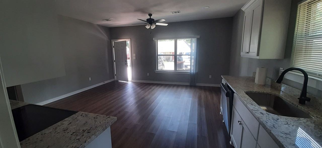 407 E Academy Ave - Photo 3 of 17