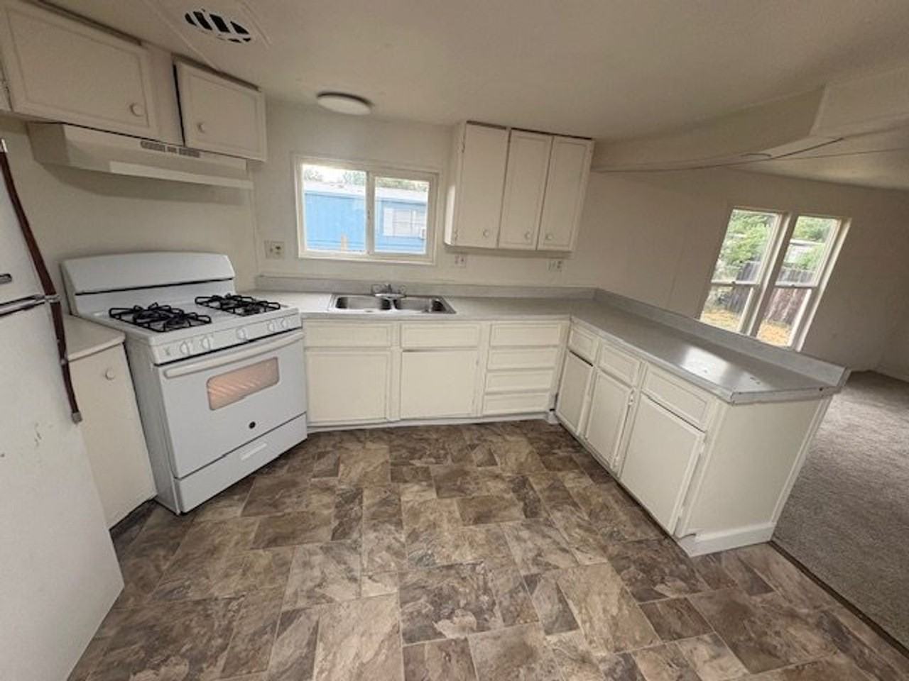 595 Chickadee Dr - Photo 5 of 20