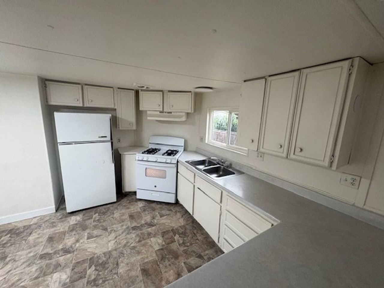 595 Chickadee Dr - Photo 6 of 20