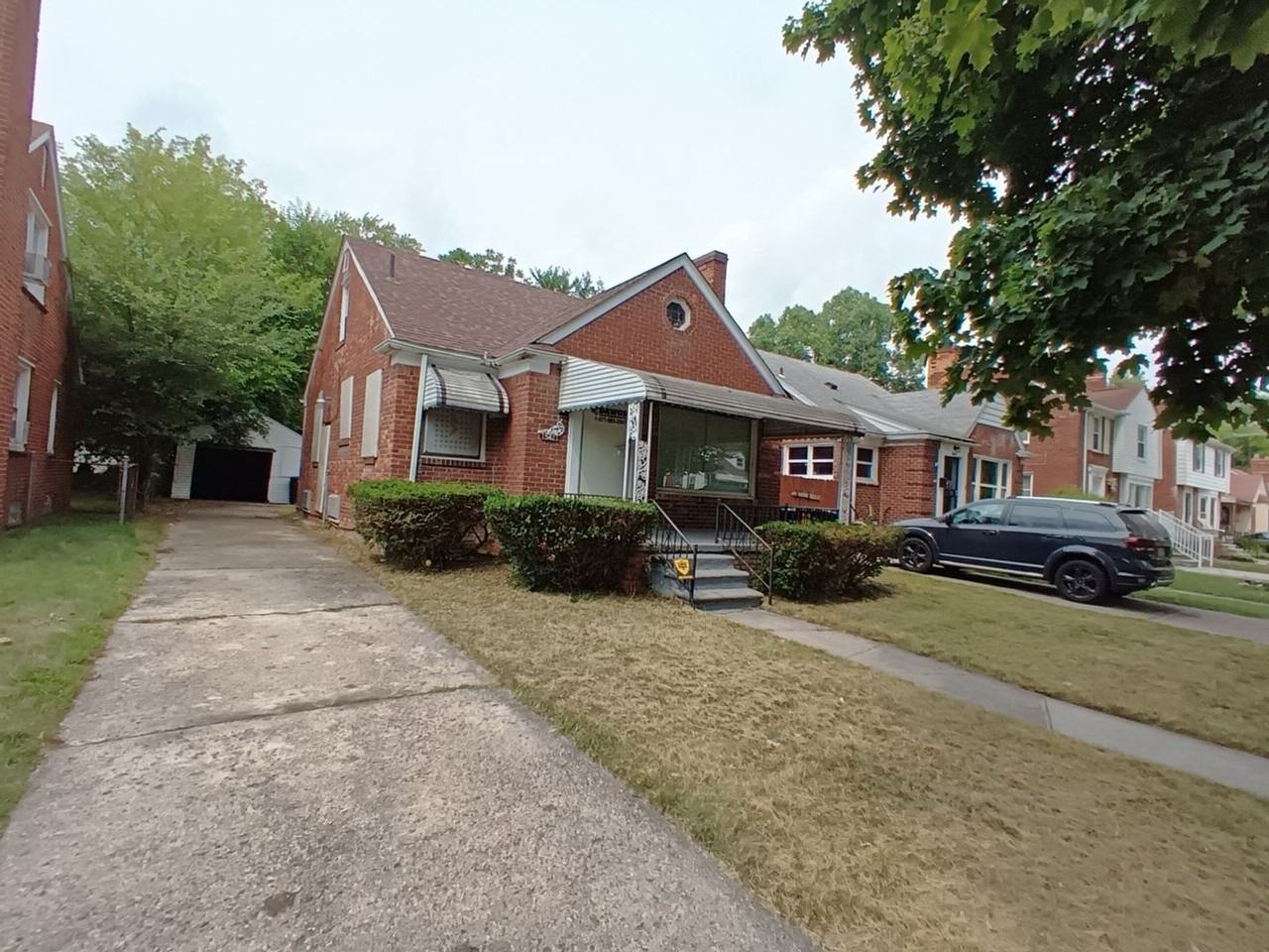 15421 Stout St - Photo 3 of 32