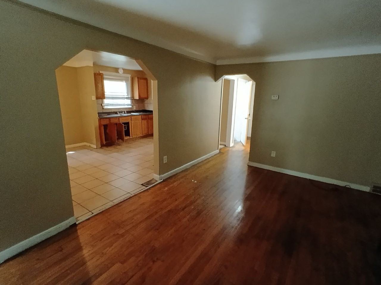 15421 Stout St - Photo 6 of 32