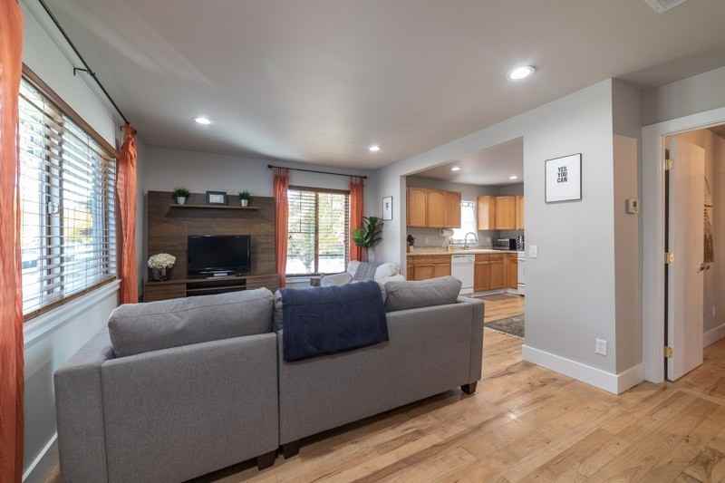 111 Nw Bond St - Photo 4 of 16