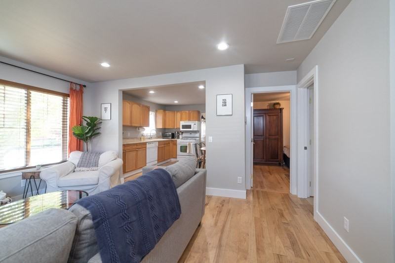 111 Nw Bond St - Photo 6 of 16