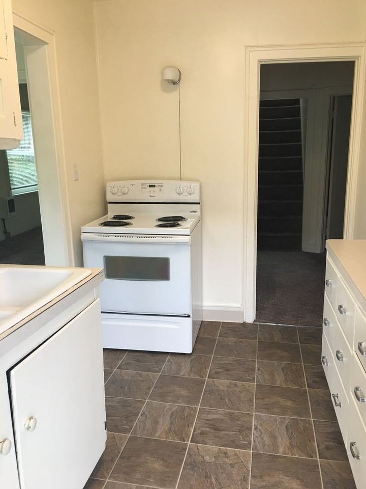 1753 Villard St - Photo 3 of 10