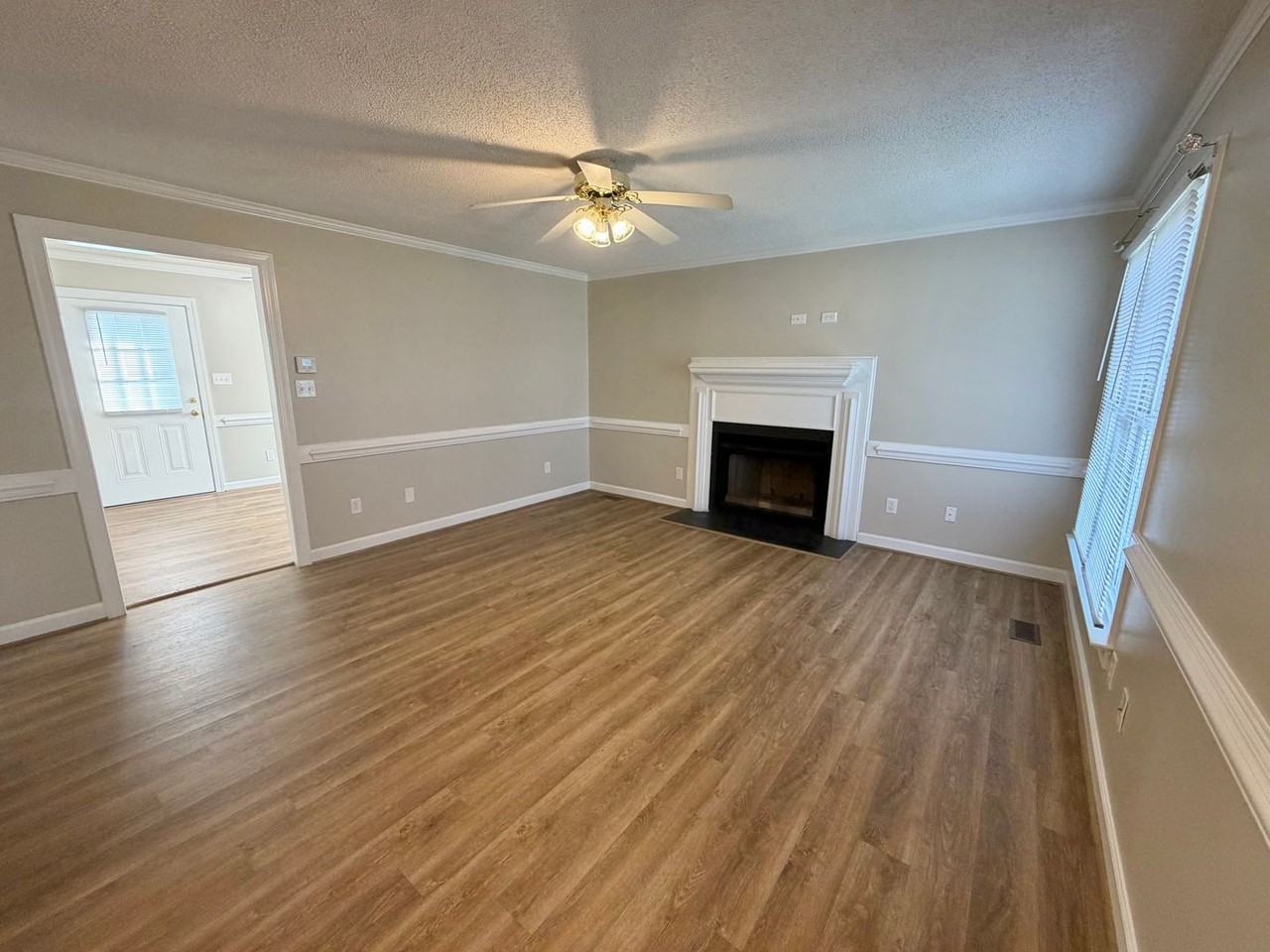 2421 Sexton Rd - Photo 5 of 37