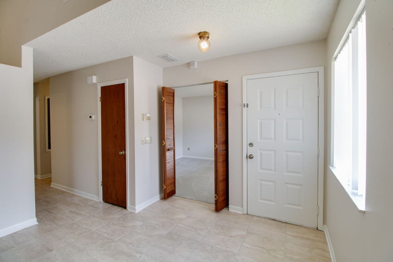 754 Forest St - Photo 4 of 18