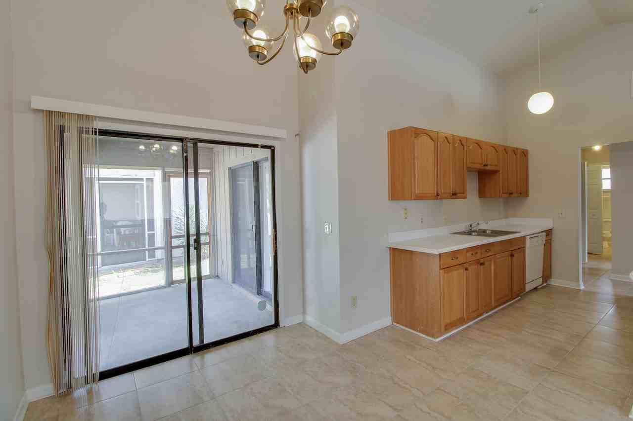 754 Forest St - Photo 7 of 18