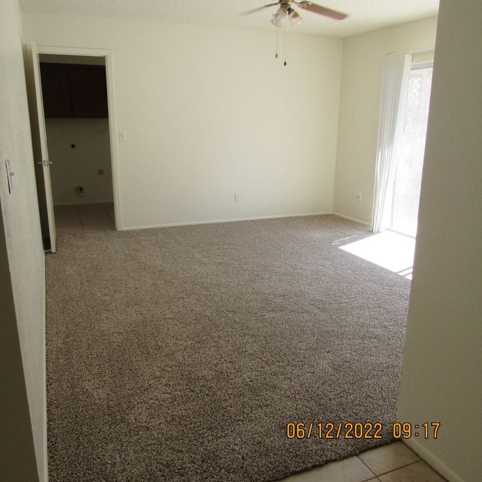 3590 Clearwater Dr - Photo 4 of 18