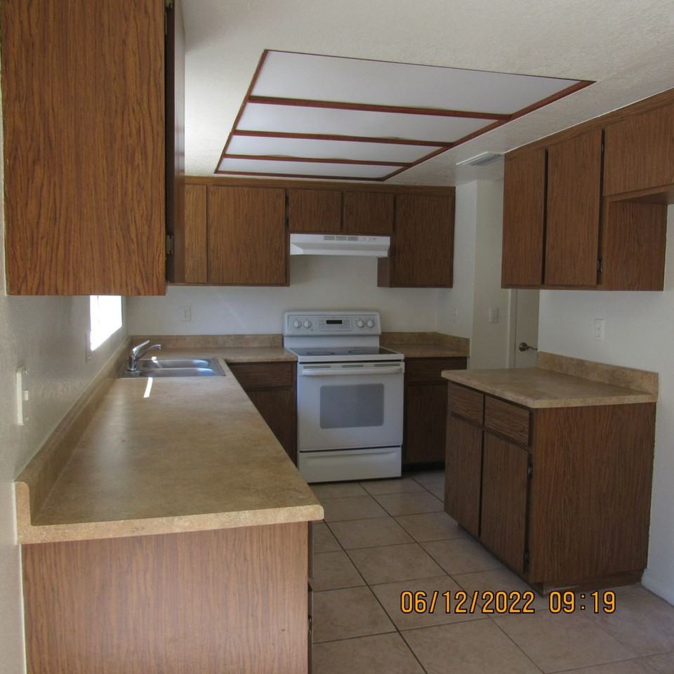 3590 Clearwater Dr - Photo 6 of 18