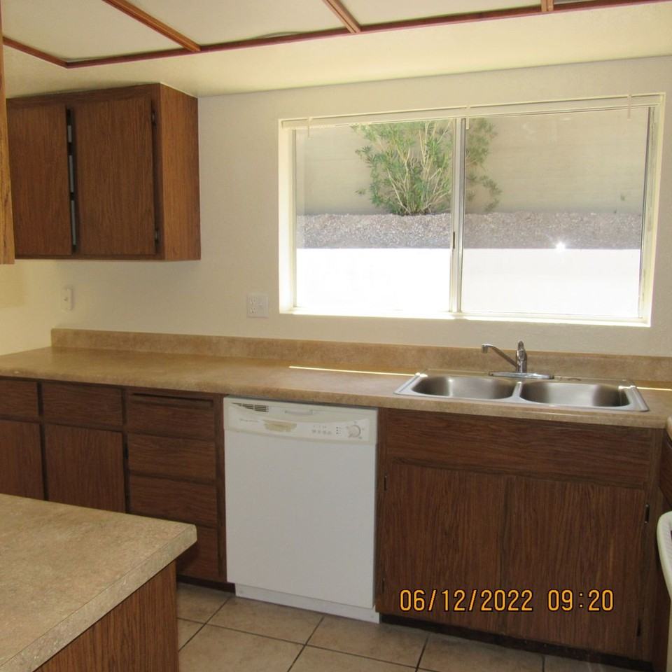 3590 Clearwater Dr - Photo 7 of 18