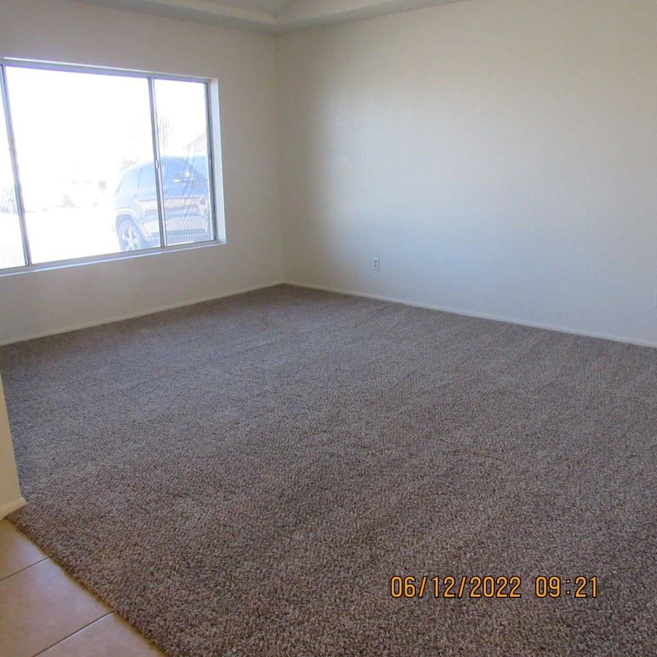 3590 Clearwater Dr - Photo 2 of 18