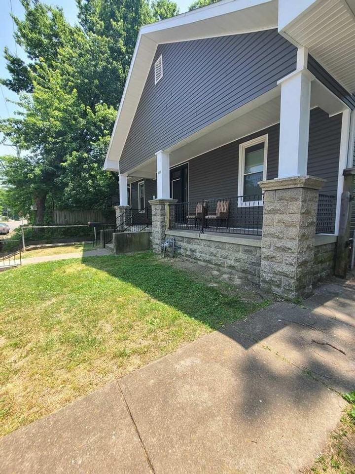 213 Taylor Ave - Photo 4 of 24