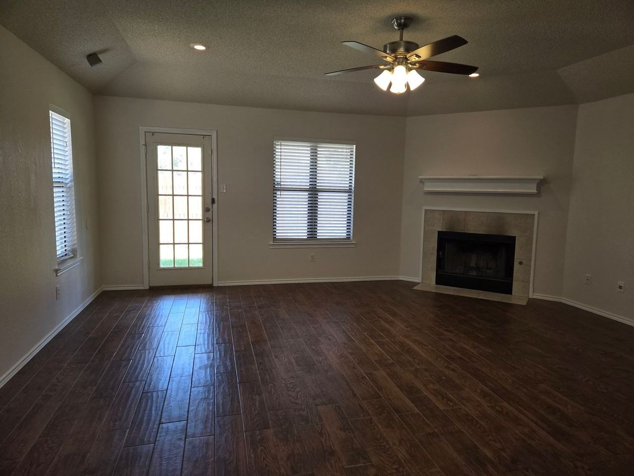 401 Justice Ave - Photo 3 of 24