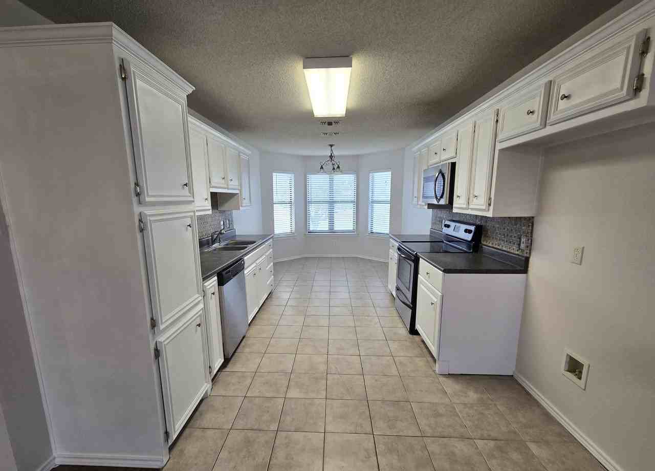 401 Justice Ave - Photo 5 of 24