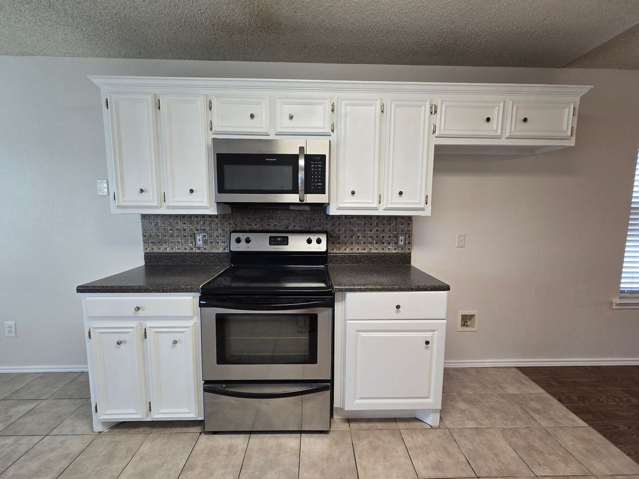 401 Justice Ave - Photo 7 of 24