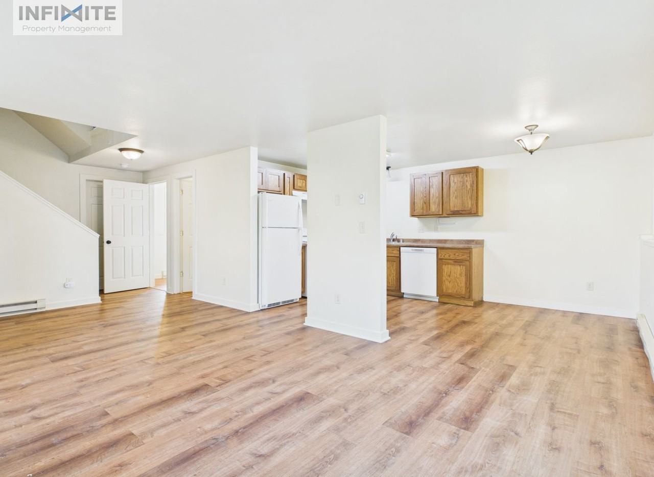 215 S 18th Ave #4 - Photo 2 of 34