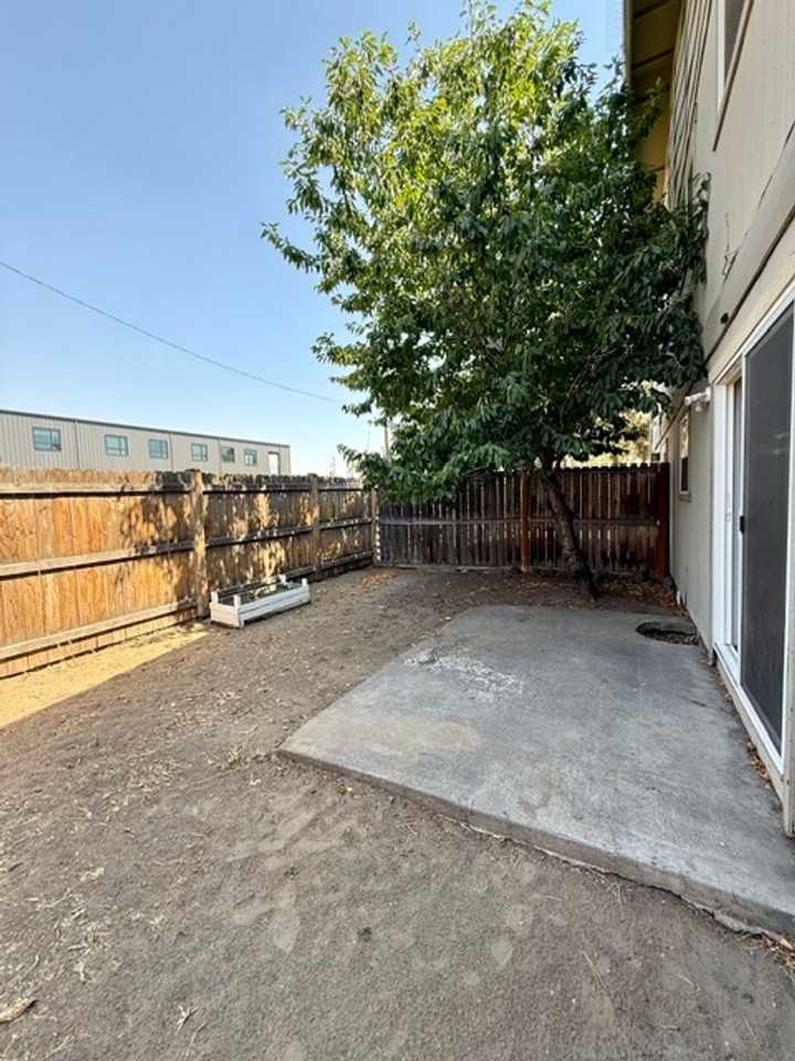 694 Se Centennial St - Photo 6 of 20