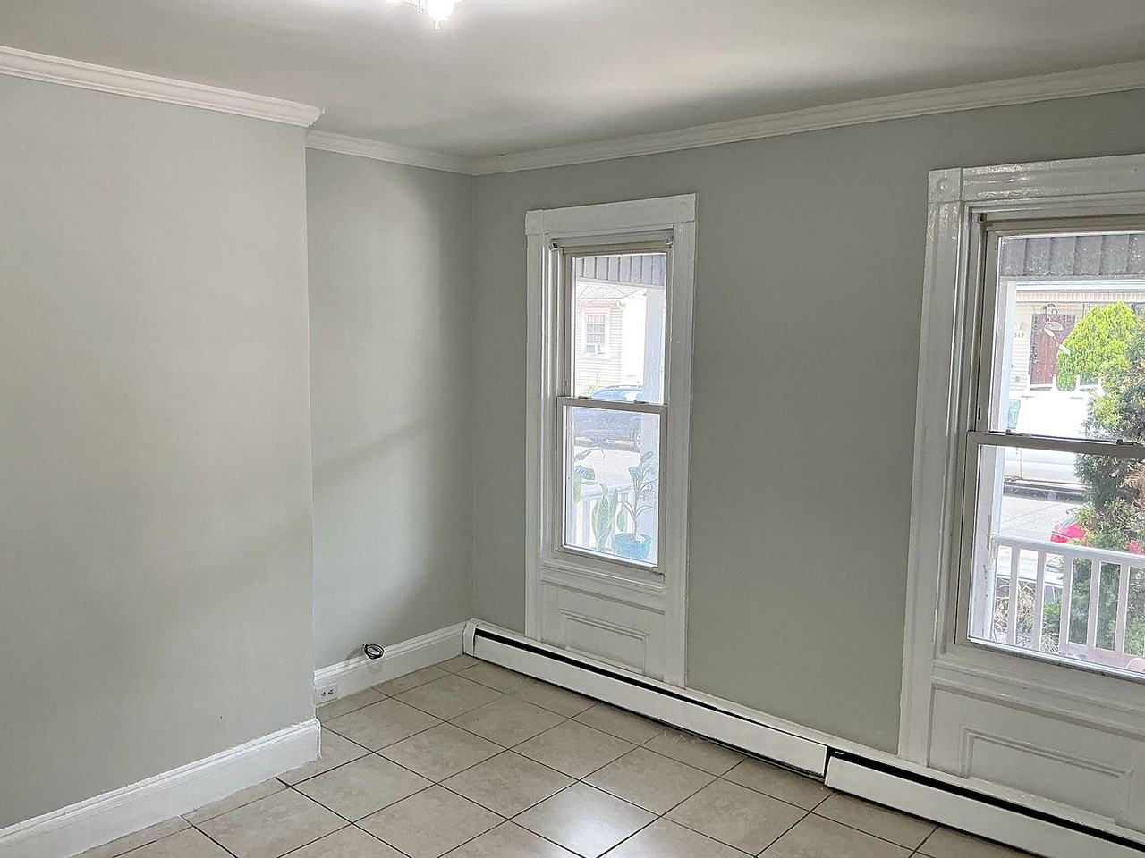 546 Livingston St - Photo 5 of 14