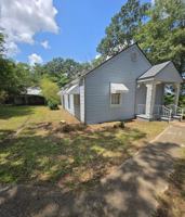 featured image of 3212 Oakland Ave