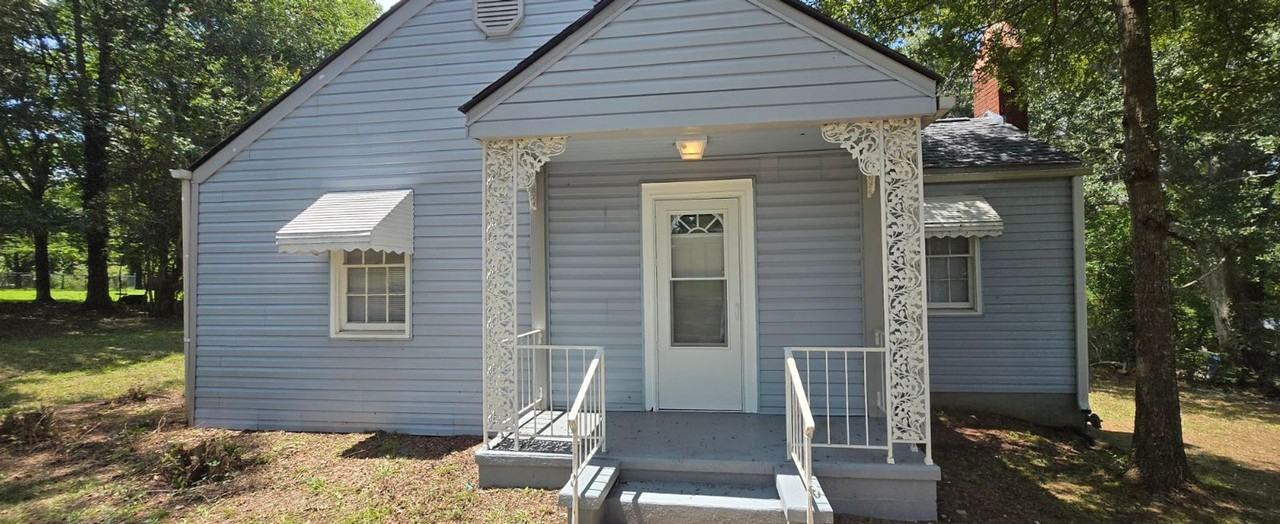 3212 Oakland Ave - Photo 2 of 7