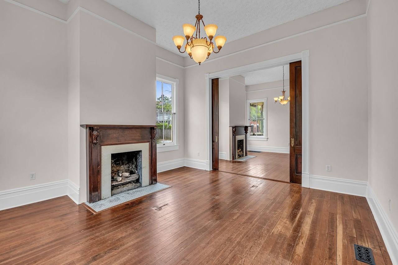 201 W 37th St - Photo 6 of 49