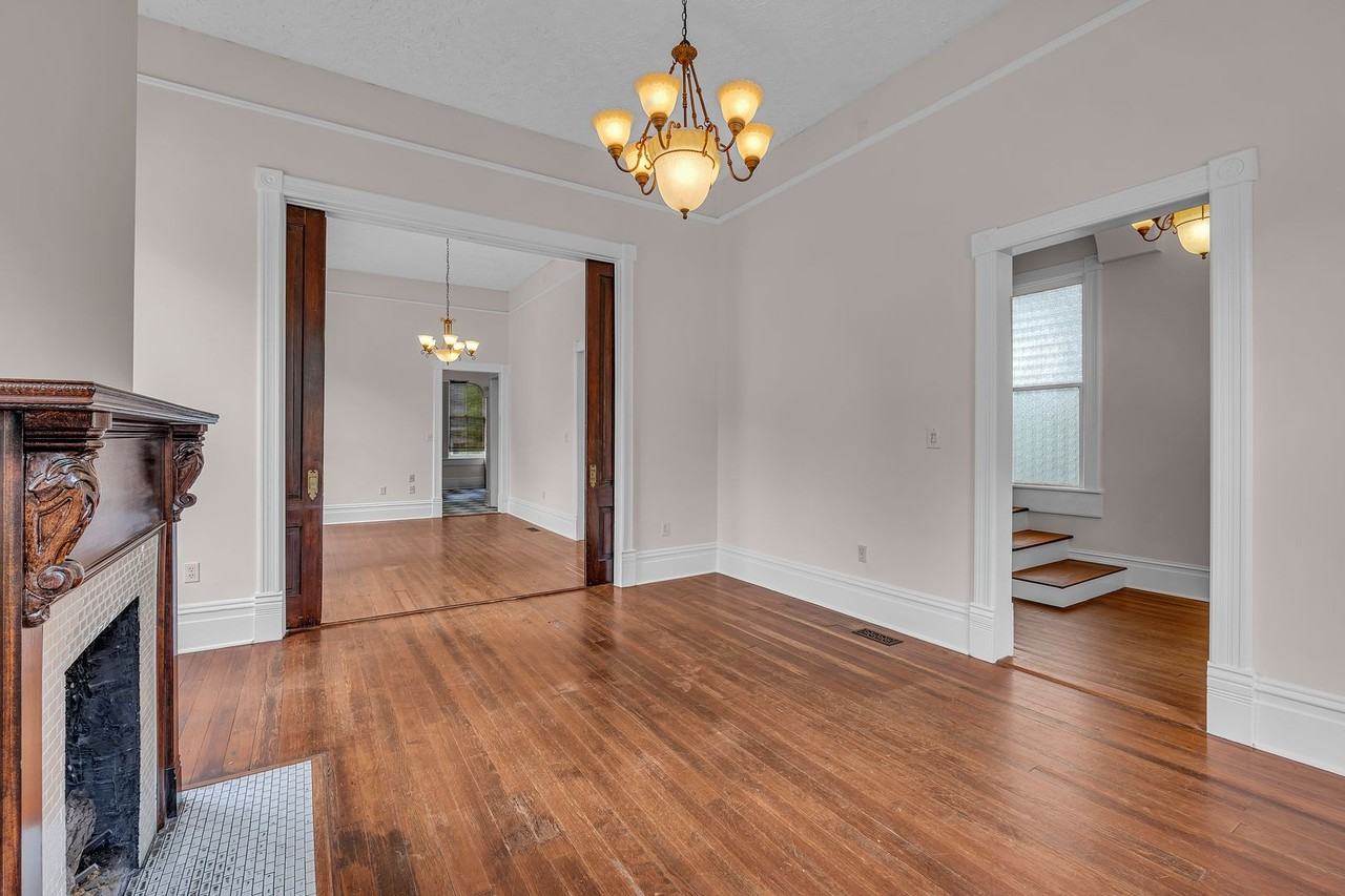 201 W 37th St - Photo 7 of 49