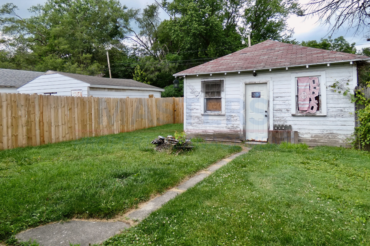 1506 South Ave - Photo 2 of 19