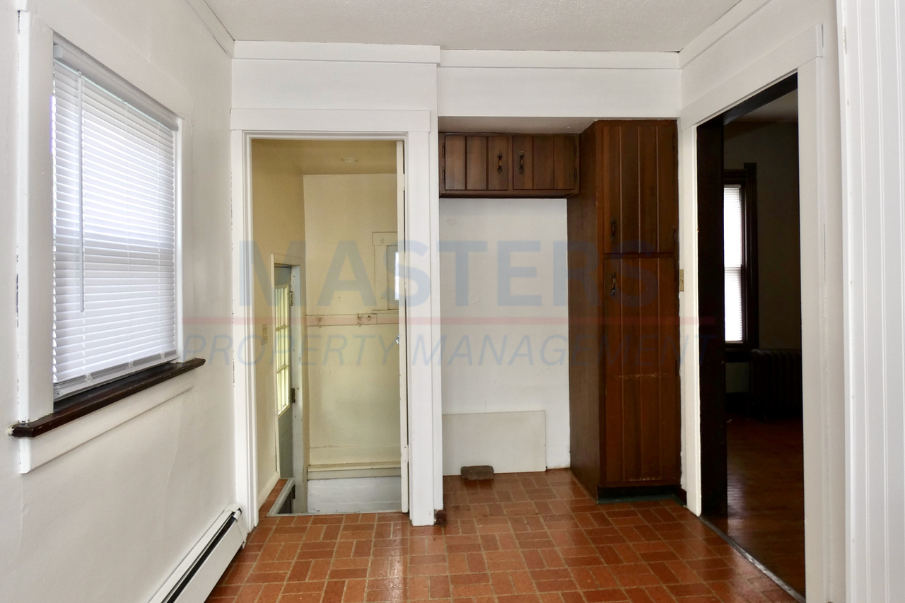 1506 South Ave - Photo 4 of 19