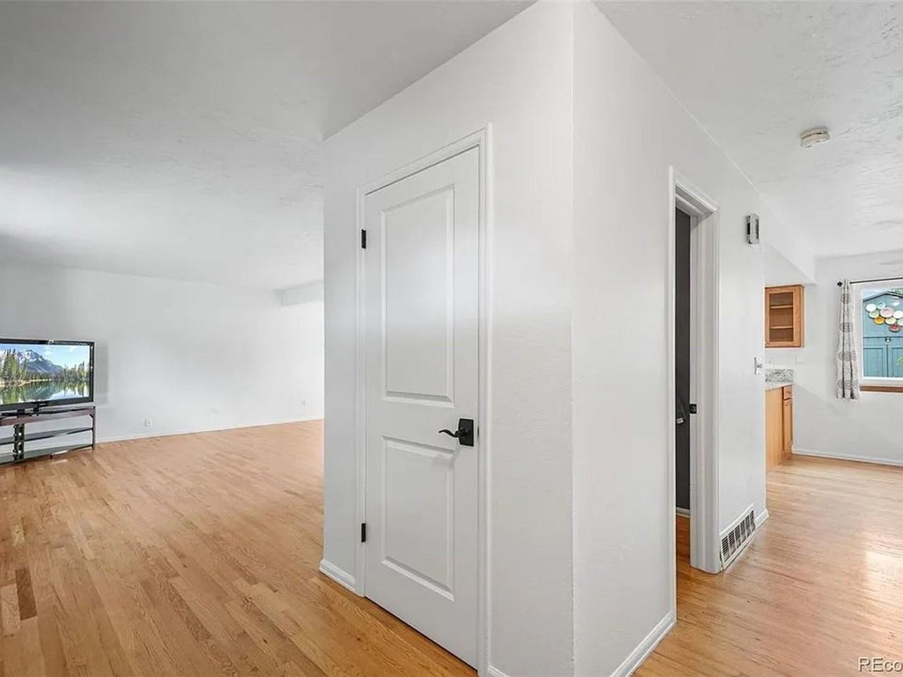 7391 Coors Dr - Photo 5 of 25