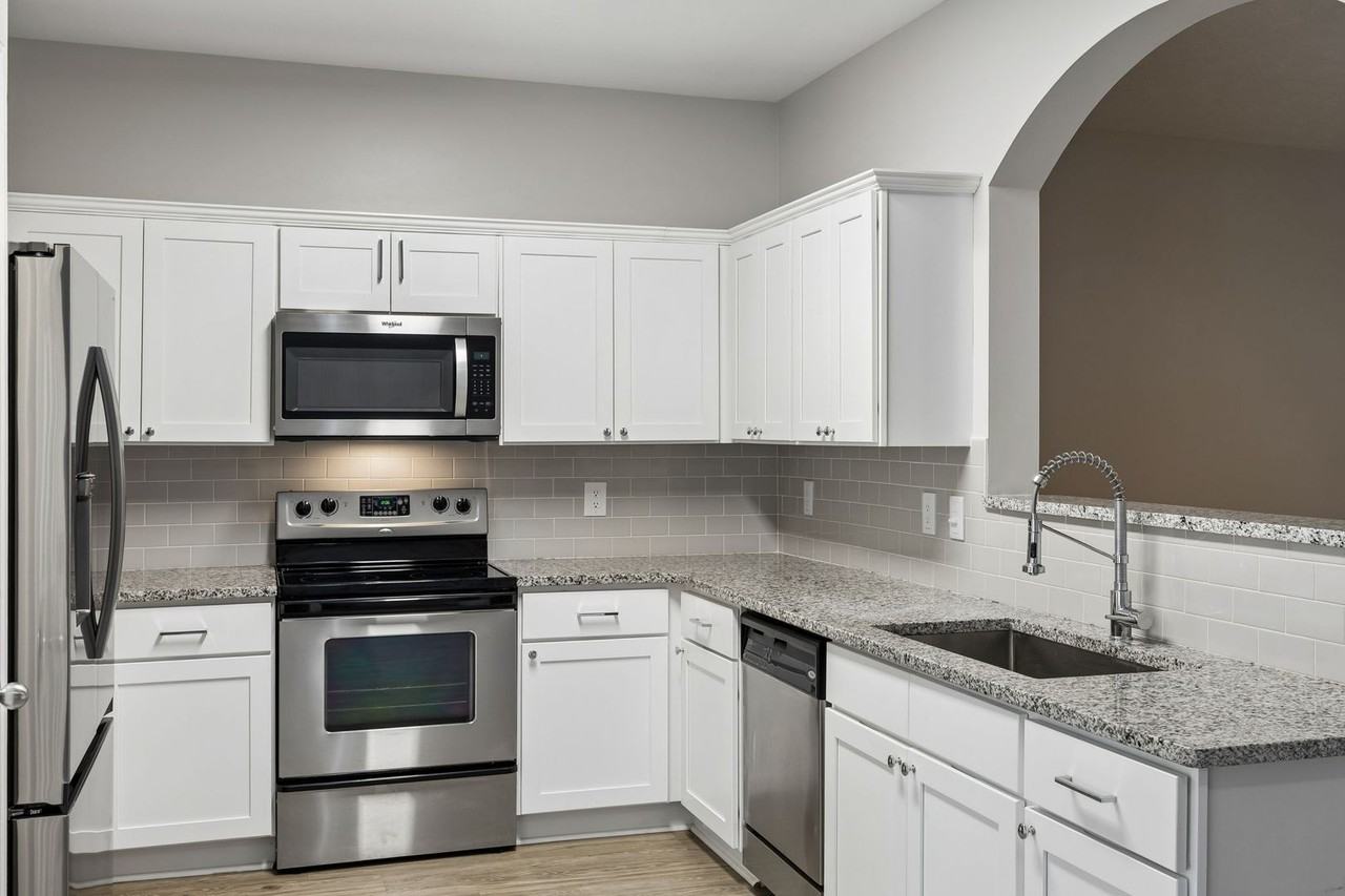 8261 Rossi Rd - Photo 2 of 36