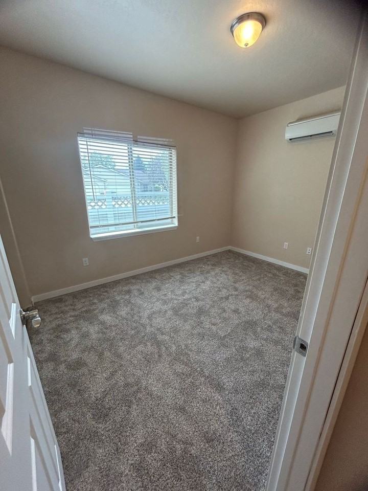 1531 E Tranquil Ln - Photo 5 of 14