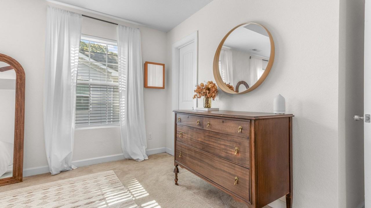 1545 Ocean Garden St - Photo 6 of 34
