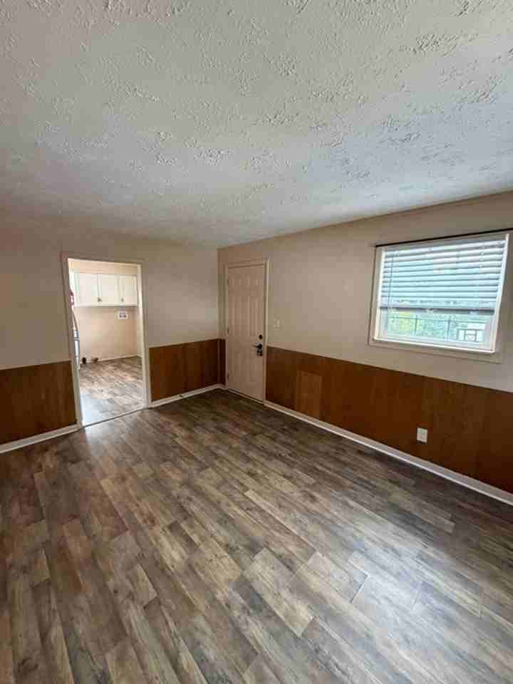 1906 Russell Ave - Photo 3 of 12