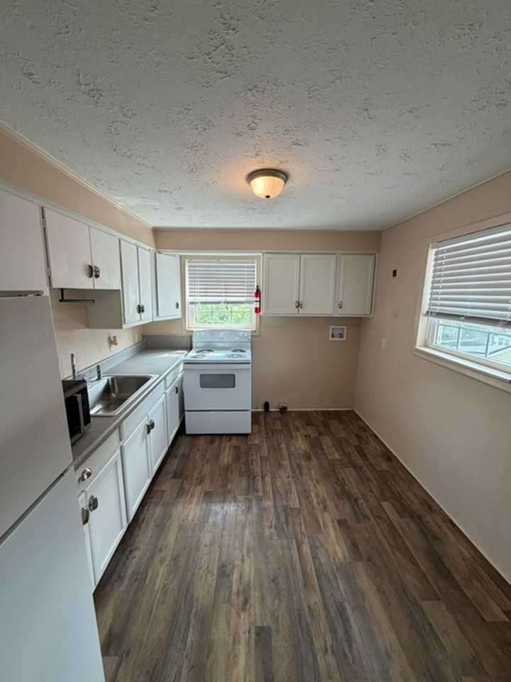 1906 Russell Ave - Photo 5 of 12