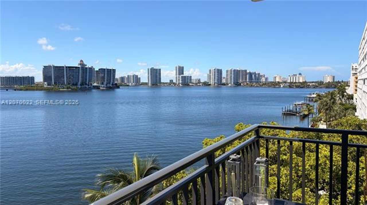 17720 N Bay Rd #6C - Photo 3 of 18