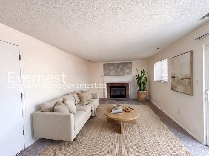 2702 Dickens Dr - Photo 4 of 25