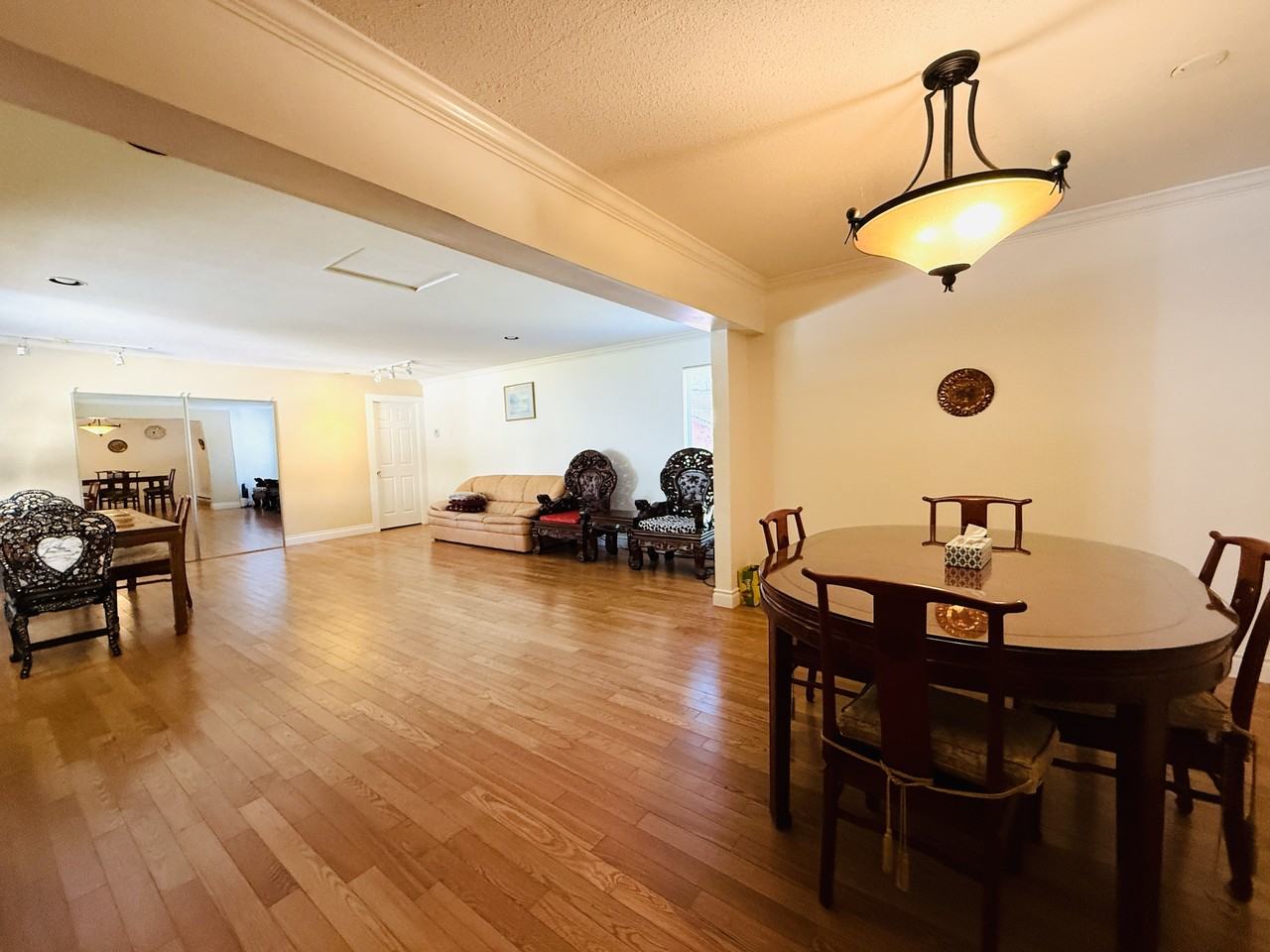 5065 1 Avenue - Photo 4 of 12