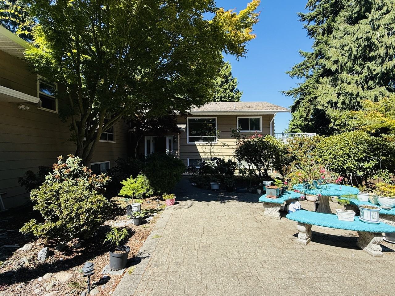5065 1 Avenue - Photo 2 of 12