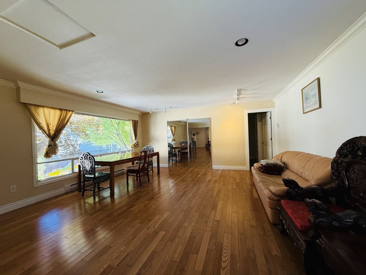 5065 1 Avenue - Photo 5 of 12