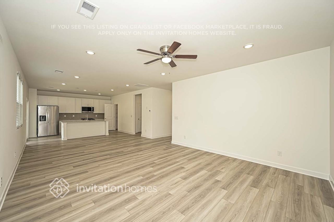 208 E Millbrook Dr - Photo 6 of 18