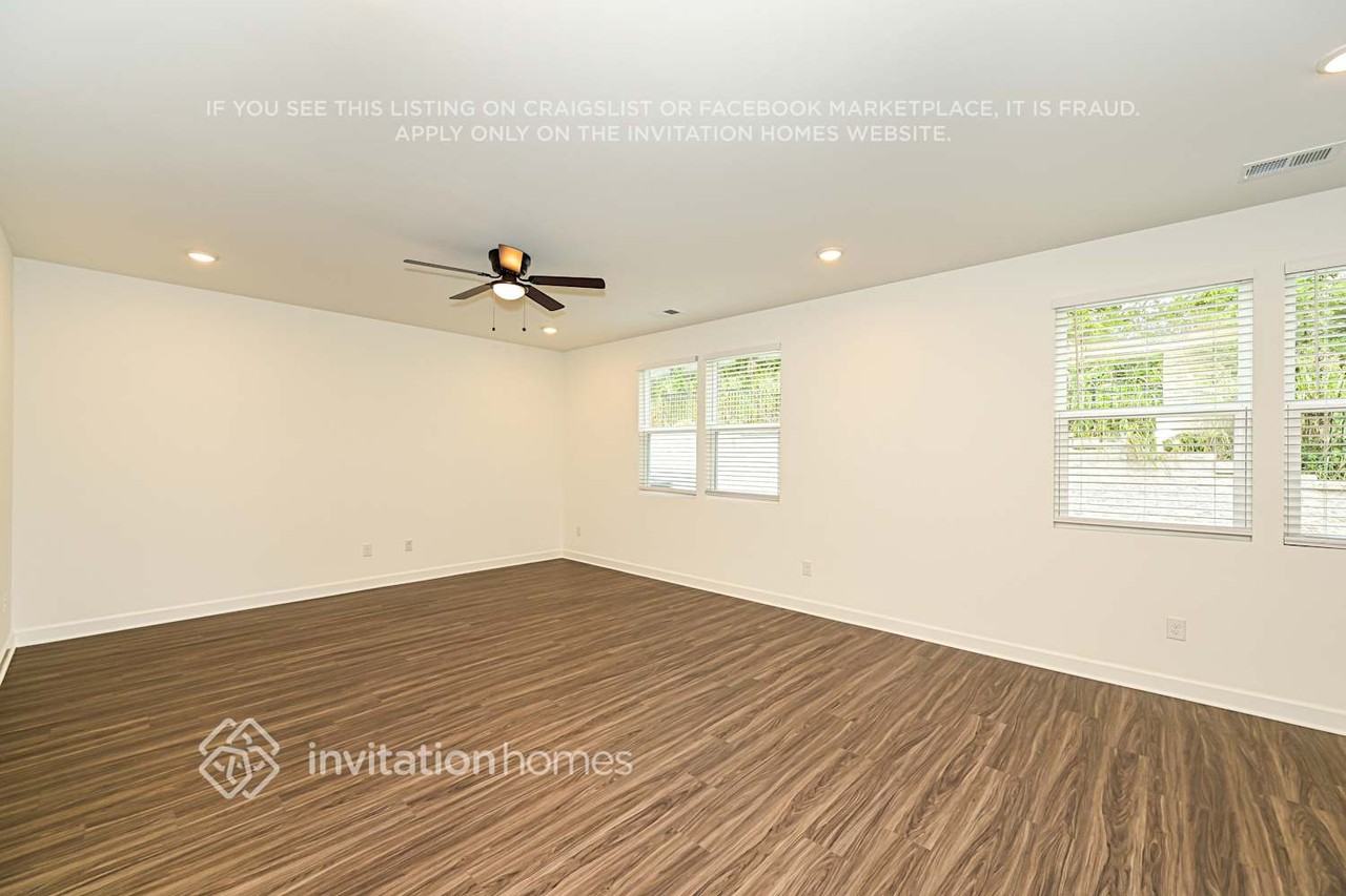 212 E Millbrook Dr - Photo 4 of 18