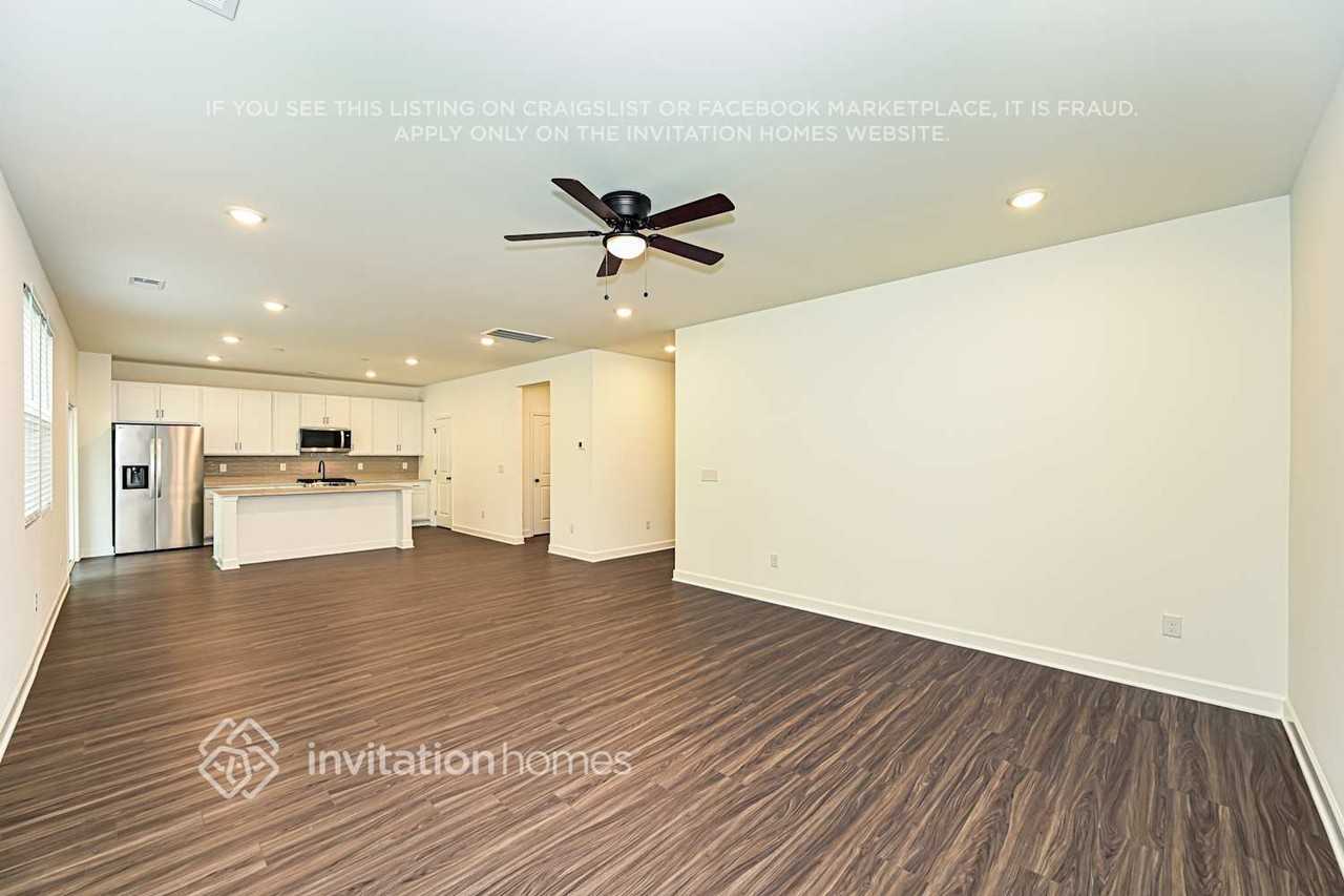 212 E Millbrook Dr - Photo 5 of 18