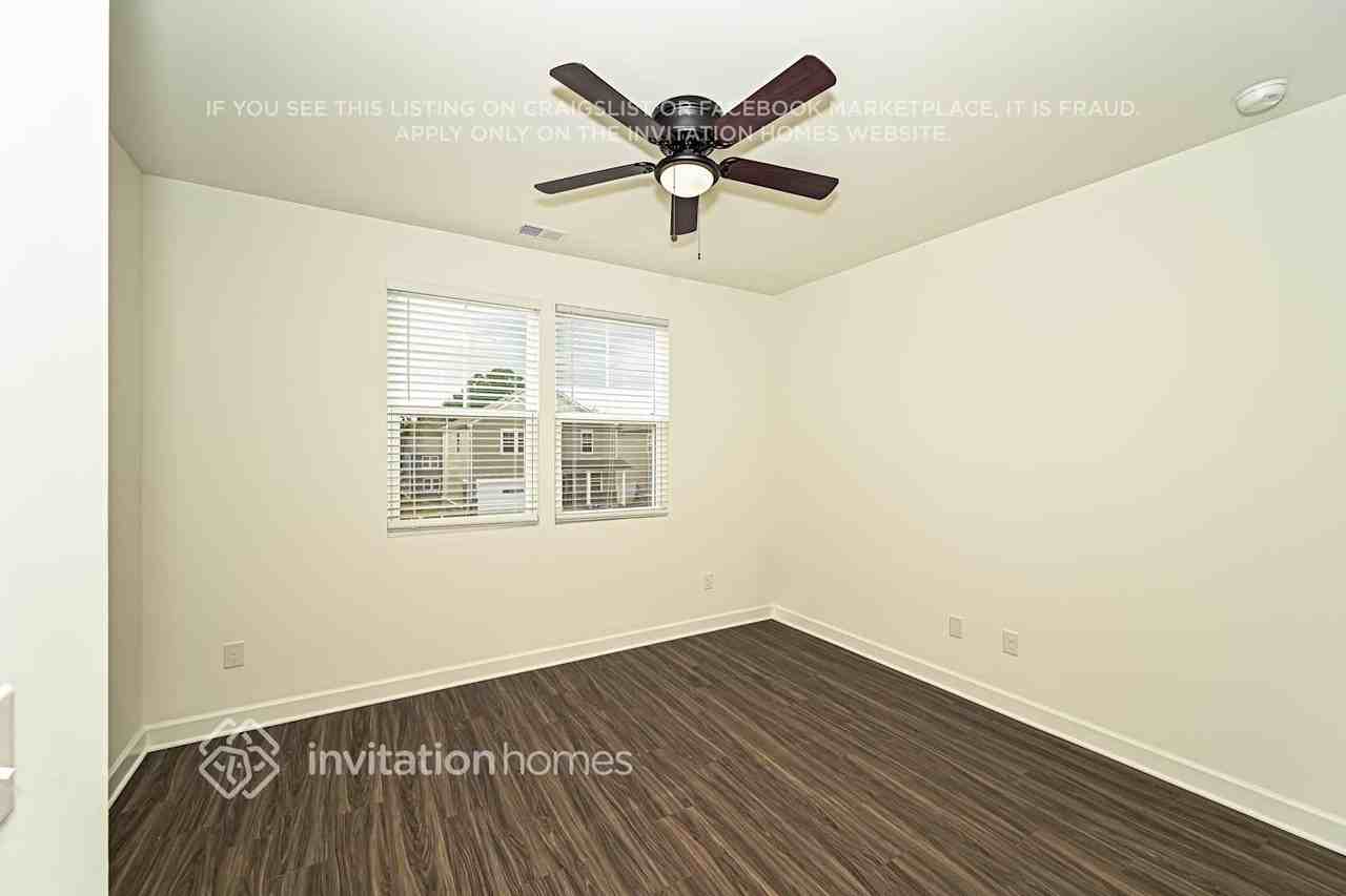 212 E Millbrook Dr - Photo 6 of 18