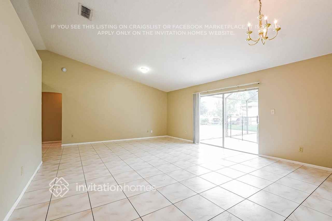 2821 Saffron Dr - Photo 3 of 17