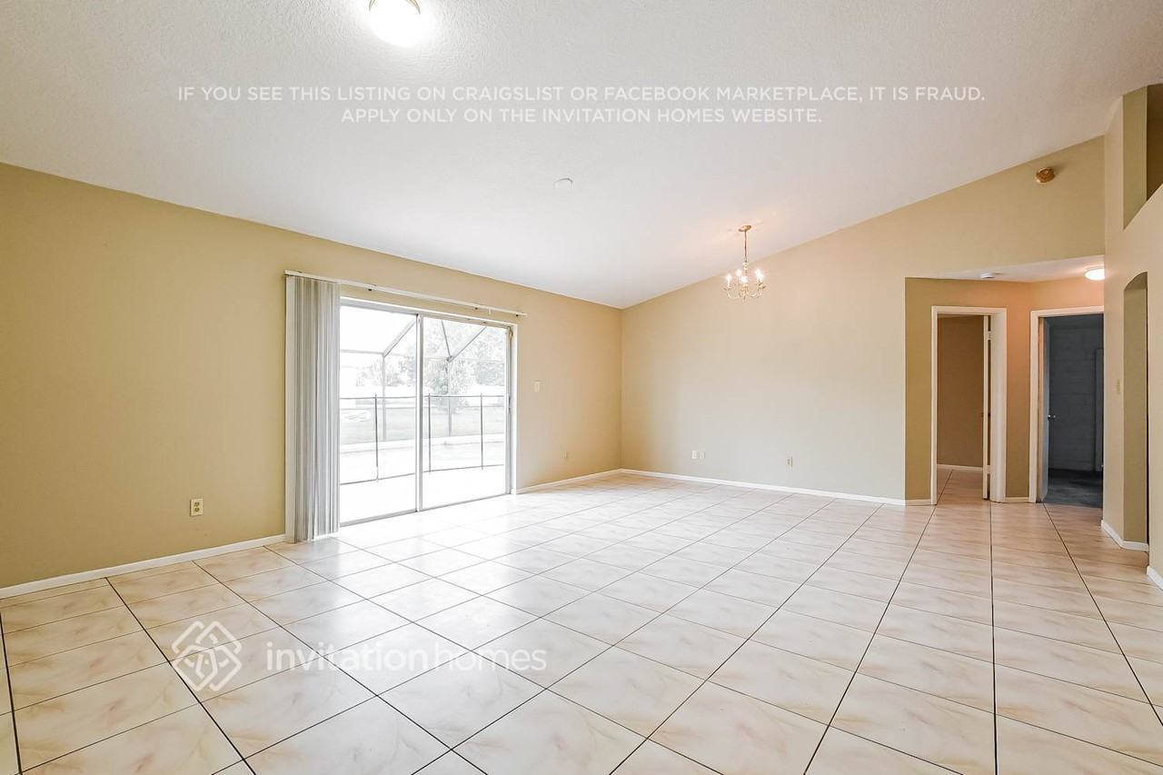 2821 Saffron Dr - Photo 4 of 17